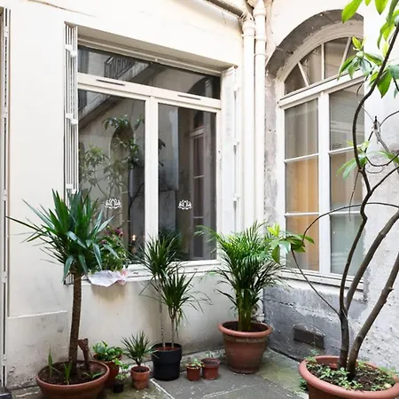 Bright Studio Of 25 M In The Heart Of 4th شقة *